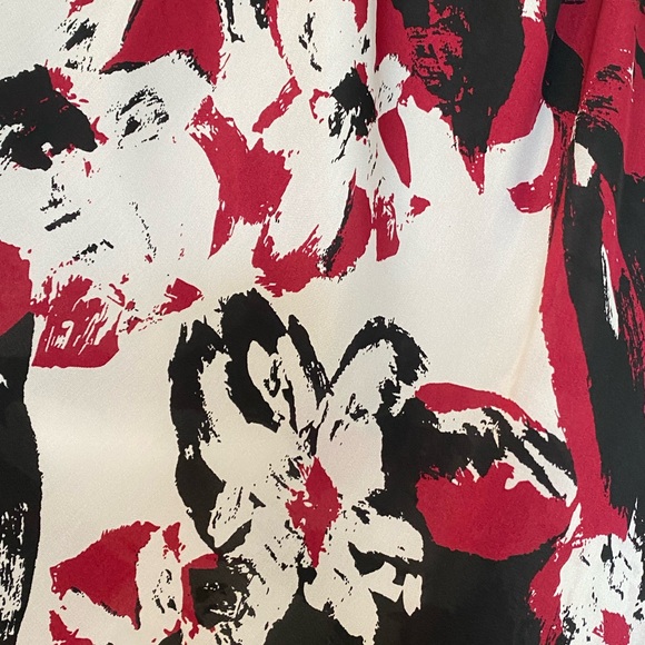 Dress Barn Modified Halter Sleeveless Floral Top - Picture 4 of 9